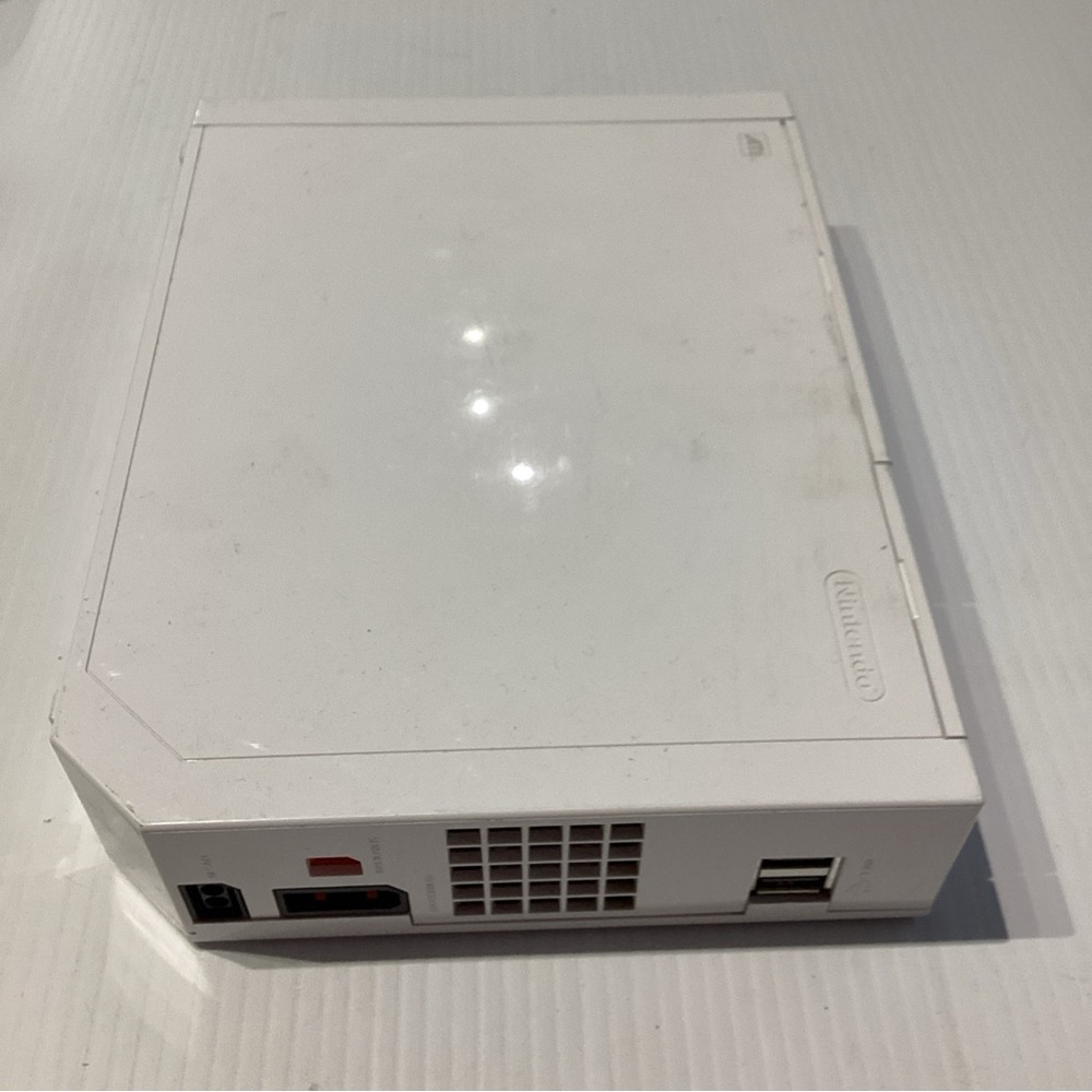 White Nintendo Wii Console System Bundle w/ 8 Games Nunchuck TESTED!! - Picture 8 of 9